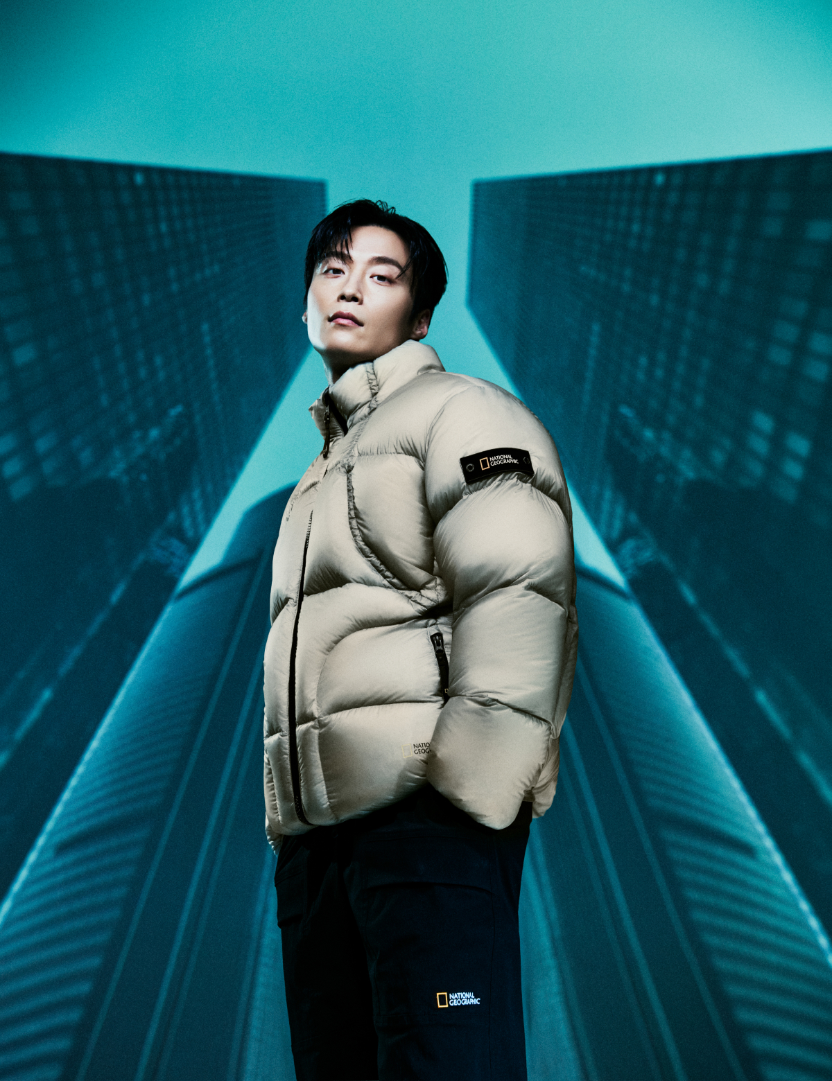퓨어이펙트 스탠드넥 덕다운 점퍼 착용 전신